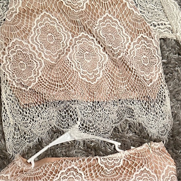 💕Two piece nude and white lace set top small skirt medium - Picture 6 of 6